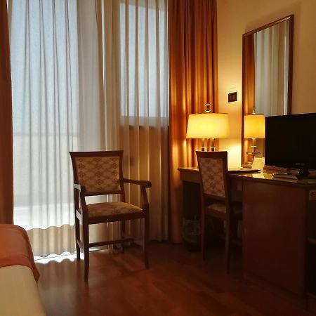 Hotel Marconi Ponte San Nicolo Екстер'єр фото