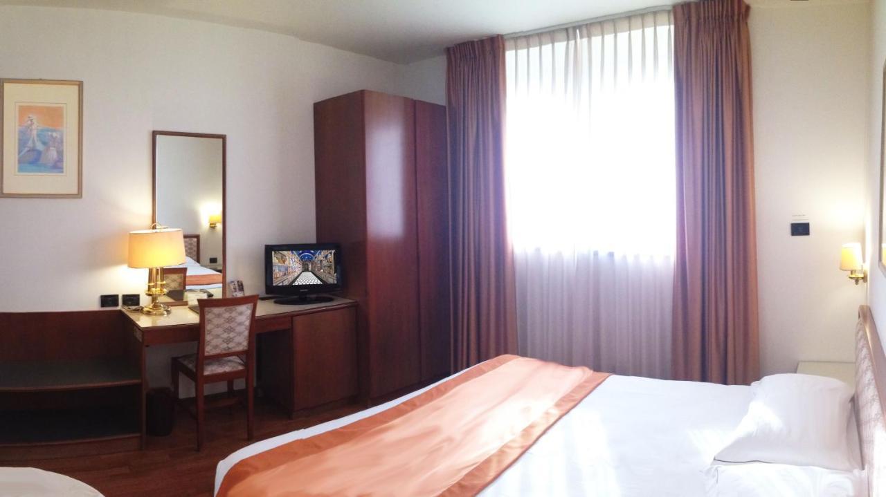 Hotel Marconi Ponte San Nicolo Екстер'єр фото