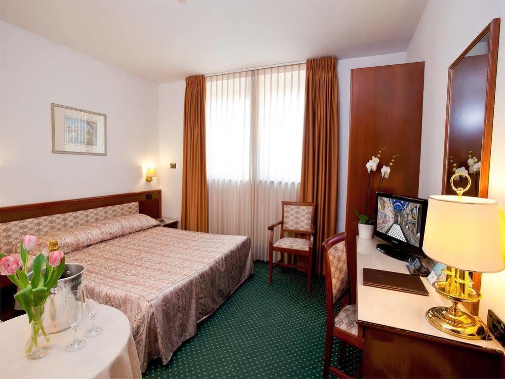 Hotel Marconi Ponte San Nicolo Екстер'єр фото